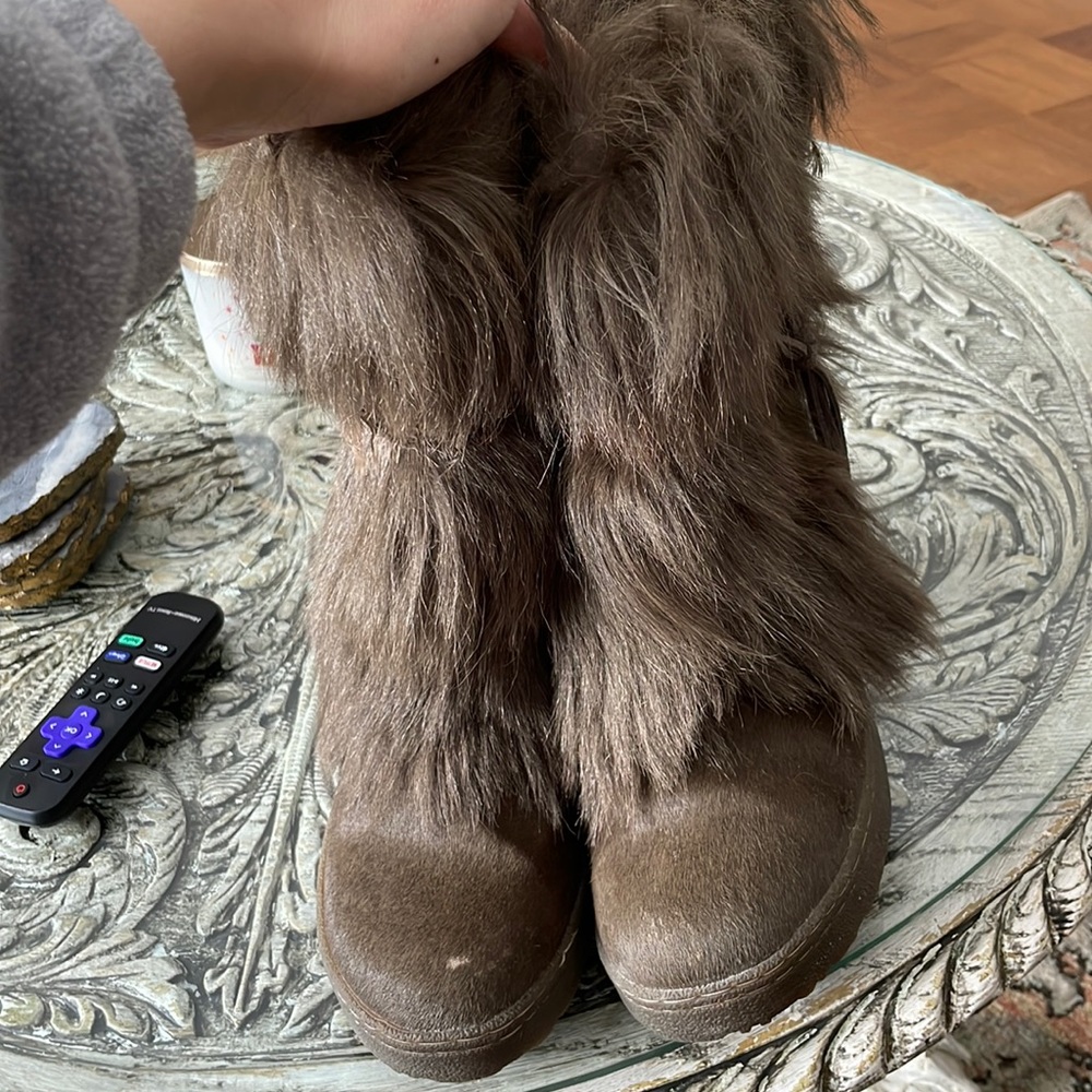 Bearpaw Maple kola mid- calf feathered